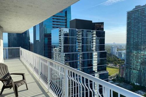 BEAUTIFUL LARGE APT 2 Brm WITH OCEAN VIEWS IN BRICKELL