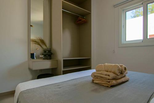 Phaedrus Living Seaview Flat Limnaria 154