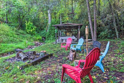 Shaw Creek Cottage with Fire Pit and Forest Views