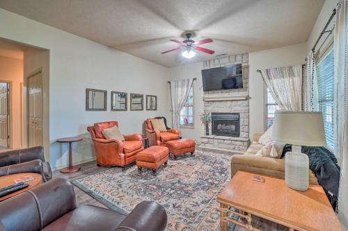 Branson West Condo with Pool, Golf and Fishing On-Site in Branson West, USA