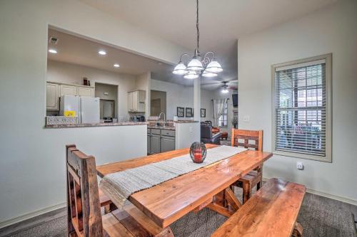 Branson West Condo with Pool, Golf and Fishing On-Site in Branson West, USA