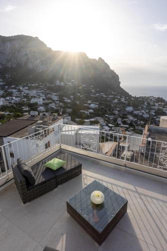 Rooftop Luxury Suite by CapriRooms - Apartment - Capri