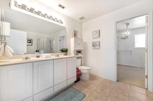 Cozy Warm Home Gated Community 3 bdrs 2 and a half Baths
