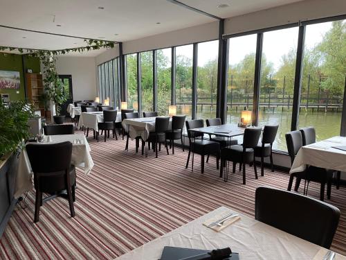 Restaurant, TheWaterfrontLodges in Nuneaton