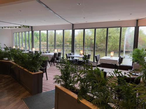 Restaurant, TheWaterfrontLodges in Nuneaton
