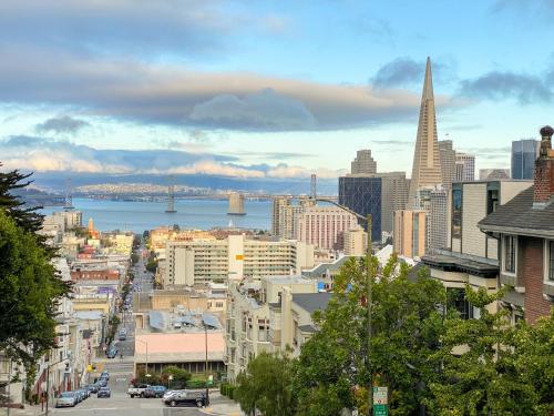 ITH San Francisco Pacific Tradewinds Hostel