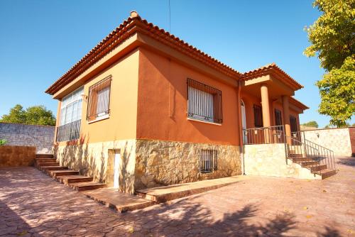 Cuencaloft Villa del Tío Tomarro (Cuencaloft Villa del Tio Tomarro) in 比利亞爾巴德拉塞拉