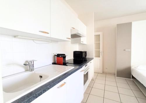 Studio Apartment image 5