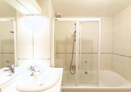 Studio Apartment image 3