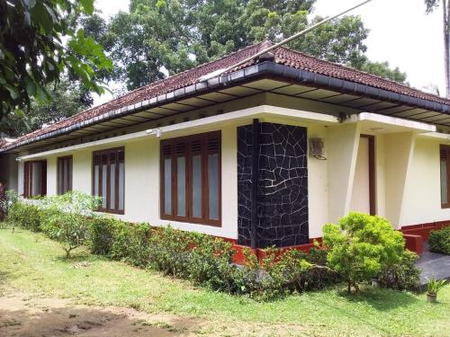 Midland Hotel Rooms Kanampella in أخرى