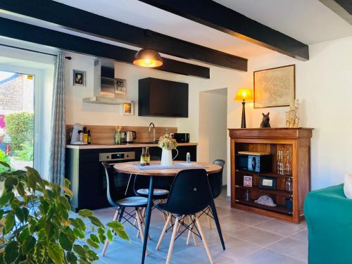 Charmante petite maison rénovée gîte à louer Kergonan