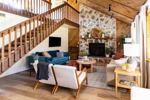 Whispering Hollow Lodge on Greer Main St! - image 10