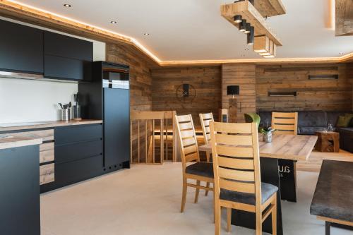 2 bedrooms, 3 beds