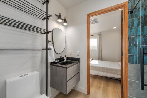 화장실, @ Marbella Lane - Rainbow House Glampers Paradise in 기타