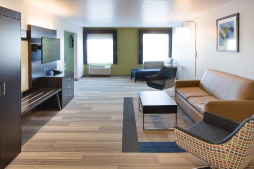 Holiday Inn Express & Suites - Worthington, an IHG Hotel