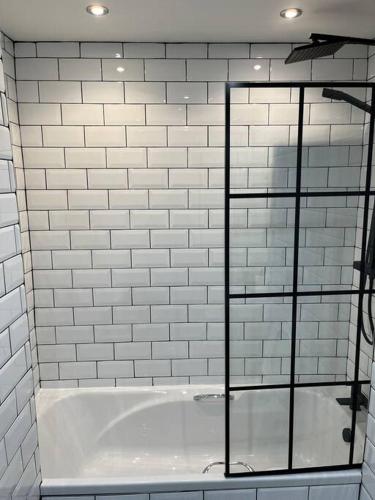 Cheerful 2 Bedroom Homely Apartment, Sleeps 6 Guest Comfy, 3x Double Bed, Parking, Free WiFi, Suitable For Business, Leisure Guest,Glasgow, Glasgow West End, Near City Centre, Glasgow (Foto 9)