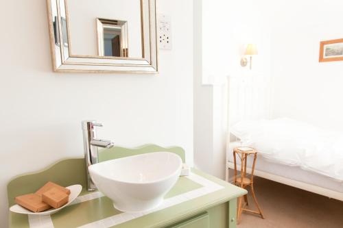 Belmont Bed and Breakfast - image 2