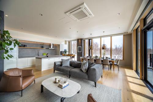 Apartment with Mountain View