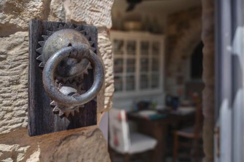 Dion: Artist's Stone House With Countryside Views