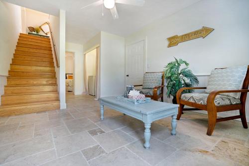 Flamingo Cove! Fun Island Home Sleeps 10 Dog Friendly Turquoise Kitchen Electric BBQ! - image 2