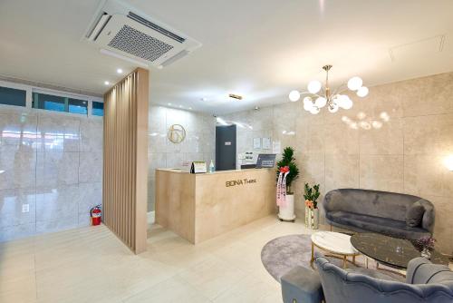 BONATHREE HOTEL near Oryukdo Skywalk