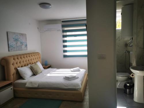 1 queen bed