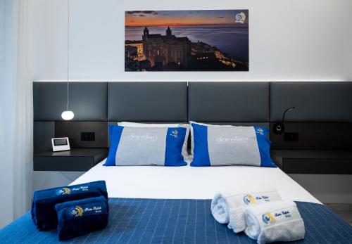 Deluxe King Room image 10