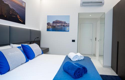 Deluxe King Room image 2