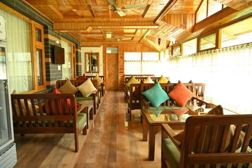 Bar/lounge, Shree Ganga Cottages Restaurant And Bar in Raison