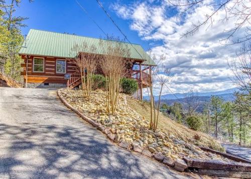 A Smokin View #1844 by Aunt Bug's Cabin Rentals - main image