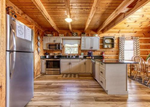A Smokin View #1844 by Aunt Bug's Cabin Rentals