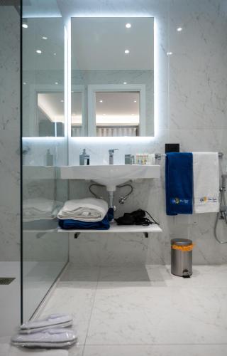 Deluxe Room image 4