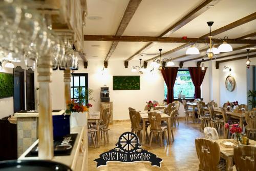 餐廳, Curtea Veche in 胡內多阿拉