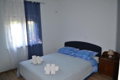 Two-Bedroom Apartment with Balcony and Sea View image 4