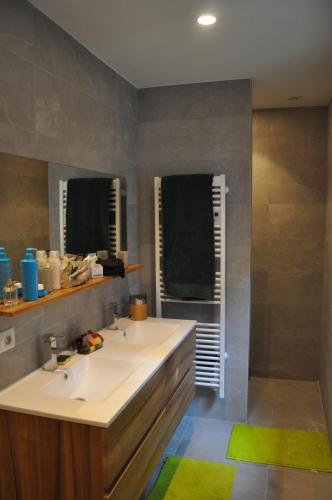 Bathroom, Chambres d'hôtes sous l'olivier in Oceanfront