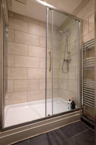 Boutique style 3-bed house with Private Terrace