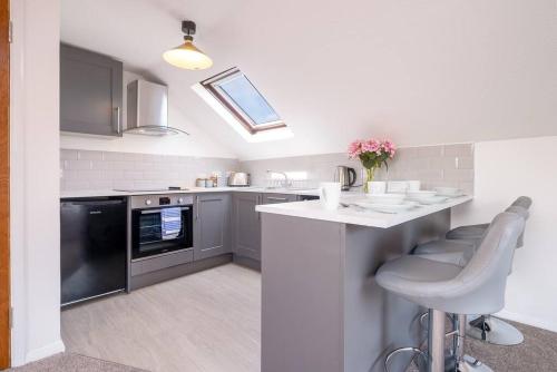 Modern 1-bed apartment in great location!