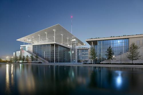 Spacious apartment close to the sea and the city center