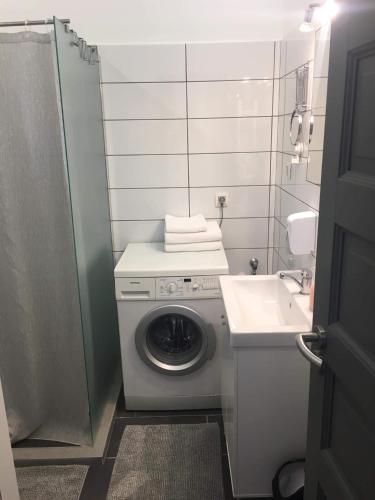 Bathroom, Cuki Apartmanok in Dombovar