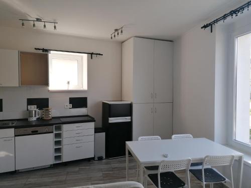 Kitchen, Cuki Apartmanok in Dombovar