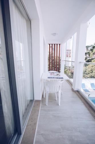 PRINCESS KINLI APART OTEL - image 4