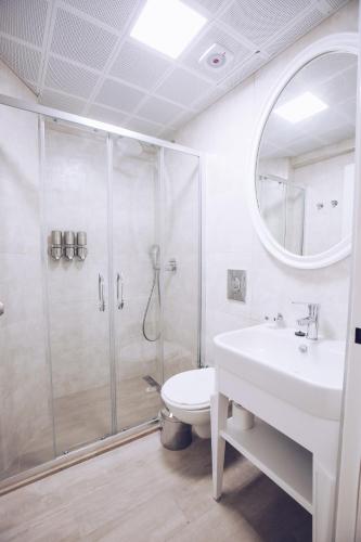 PRINCESS KINLI APART OTEL - image 10