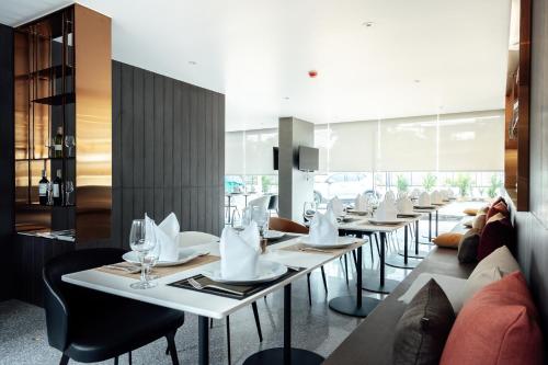 ห้องอาหาร, มอนทาน่า โฮเทล แอนด์ เรสซิเดนซ์ (Montana Hotel and Residence) near โรงพยาบาลกรุงเทพ