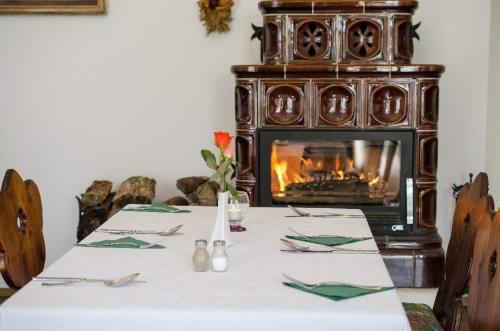 Étterem, Lesni Hotel Perslak in Nova Bystrice