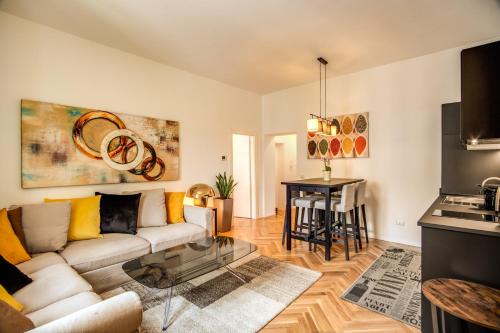 Giulio Cesare charming suite great location - Tap to explore photos
