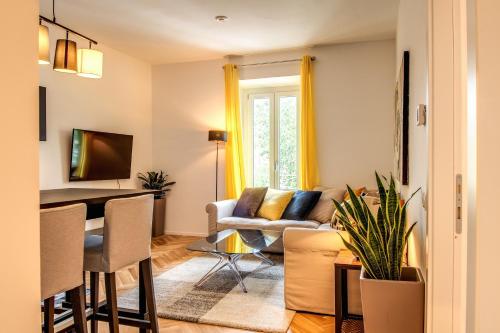 Giulio Cesare charming suite great location - Tap to explore photos