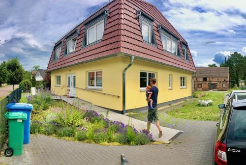 Apartment im OG zwischen See und Wald mit großem Garten