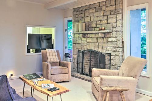 Highlands Home with Fireplace, Views, and Trails! in Highlands, USA