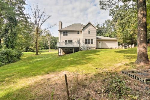 Granby Home with Deck Less Than half Mi to Aldrich Lake!