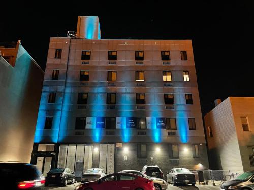 King Hotel Brooklyn Sunset Park - image 2